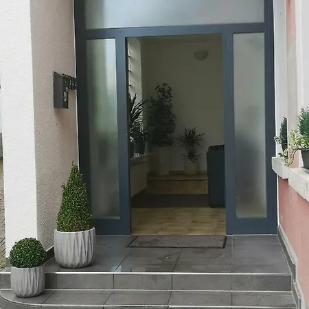 Apartmenthaus Hirsch Dossenheim